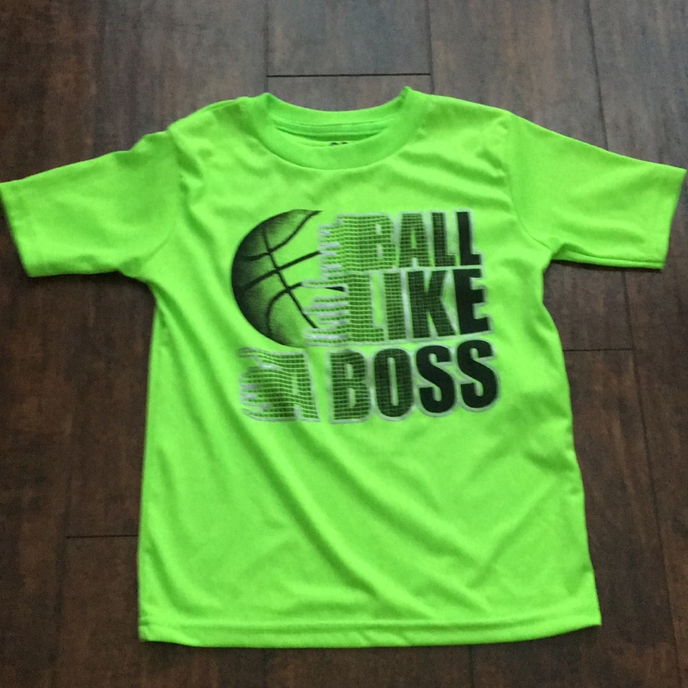 Graphic T-Shirt by 360 Sports Size Small 5/6 Green